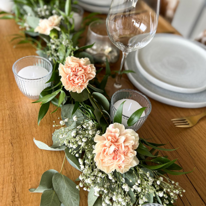 Guirlande Eve pêche - Feuillages et fleurs en centre de table