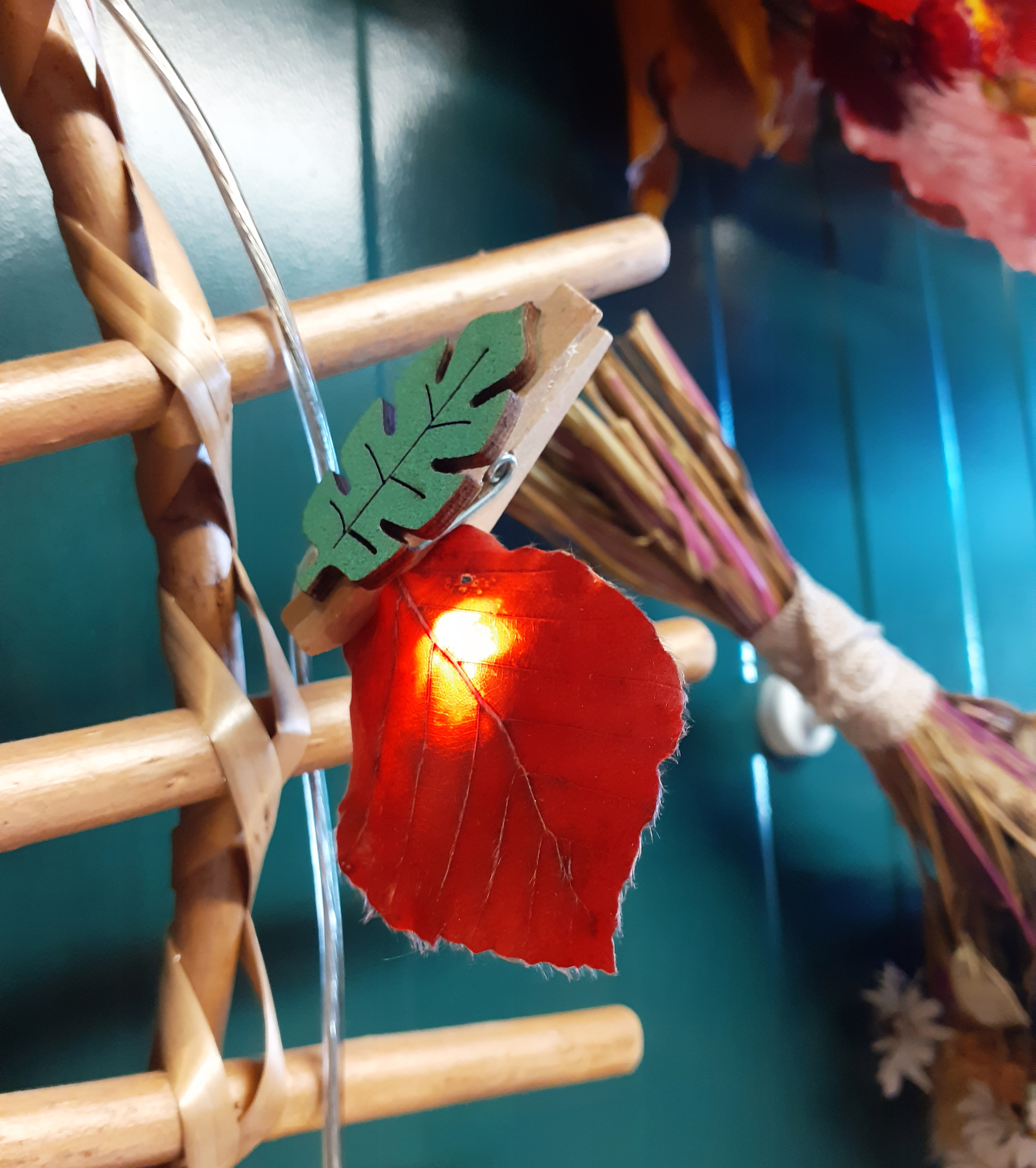 Guirlande lumineuse décorative en corde DIY : étapes simples - blog déco